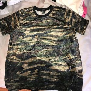 Velvet camo f21 tee